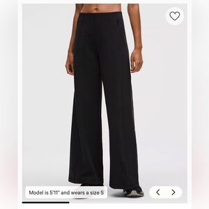 Lululemon Athletica Define High-Rise Wide-Leg Pant
Luon